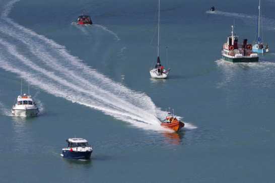 10 July 2021 - 17-28-36
Quite rightly, the six knot limit does not apply to the lifeboat. It does however, apply to all jet skiers. If only they could read.
-------------------
RNLI Launch 472